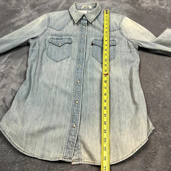 Levis Pearl Snap Light Wash Denim Button Down Womens M Western Yoke Pockets - Picture 7 of 9